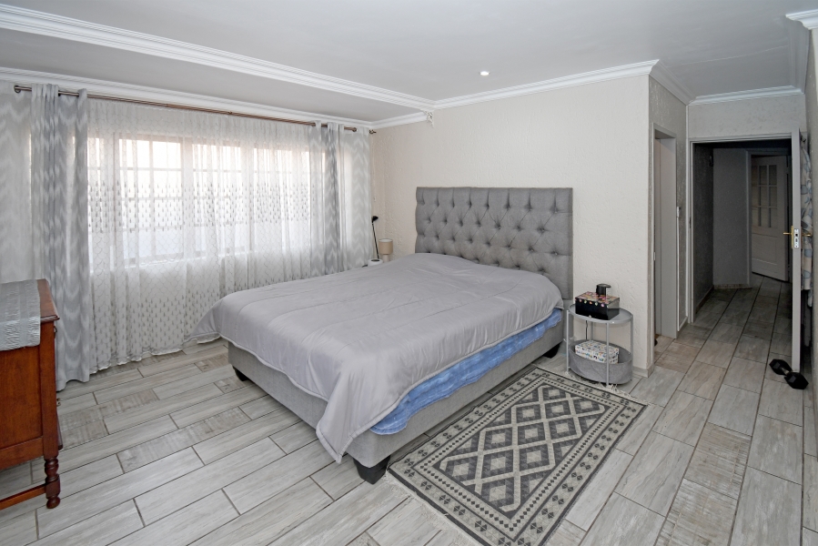 3 Bedroom Property for Sale in Fontainebleau Gauteng