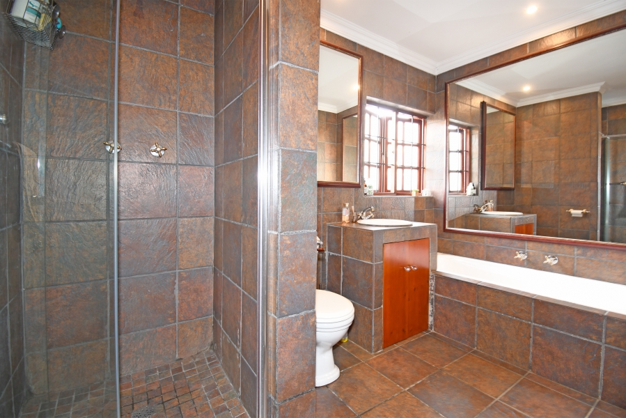 3 Bedroom Property for Sale in Fontainebleau Gauteng