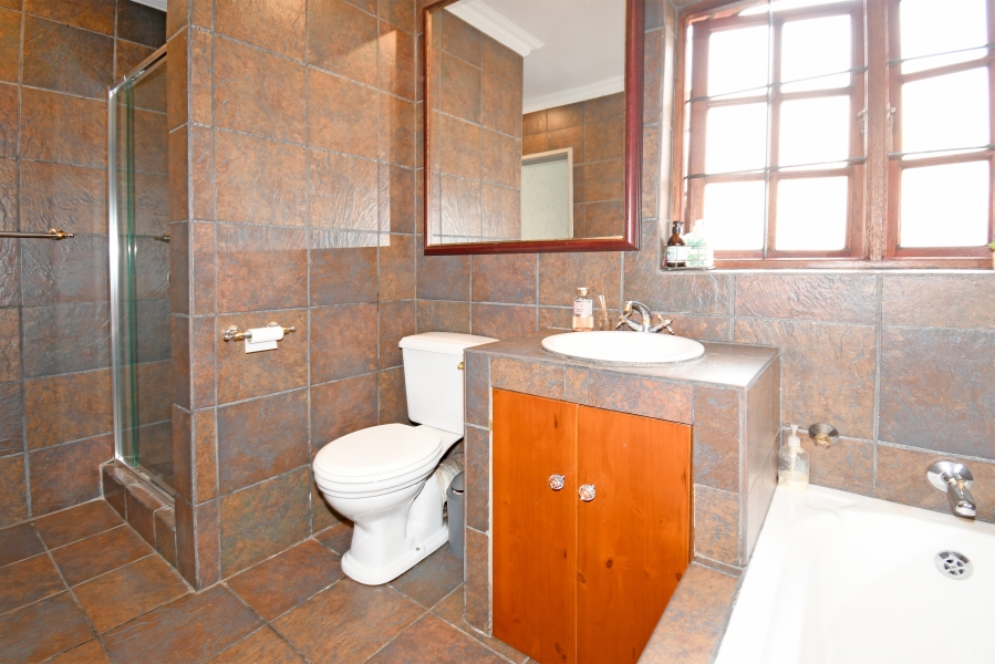 3 Bedroom Property for Sale in Fontainebleau Gauteng