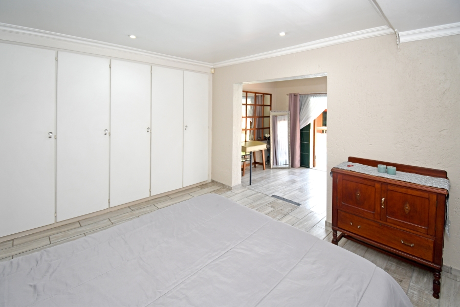 3 Bedroom Property for Sale in Fontainebleau Gauteng