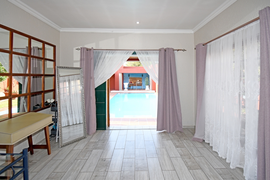 3 Bedroom Property for Sale in Fontainebleau Gauteng