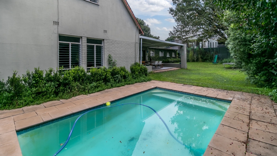 6 Bedroom Property for Sale in Linden Gauteng