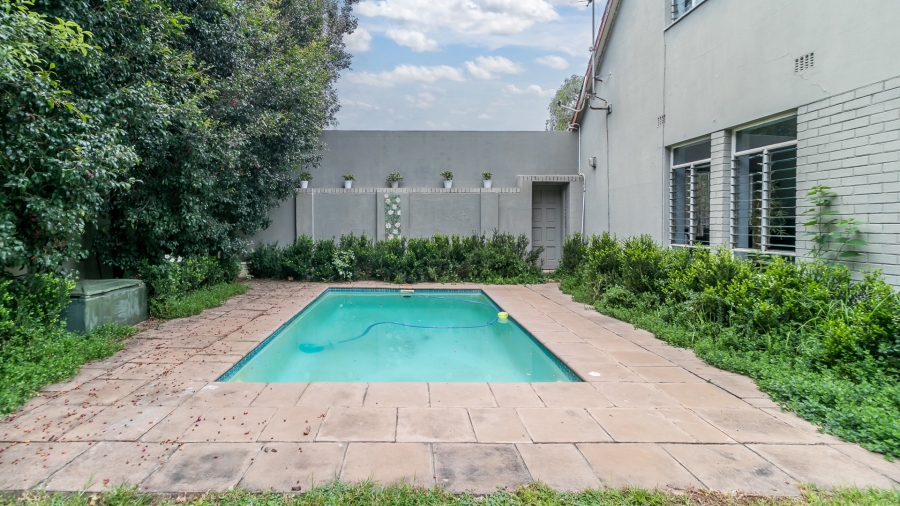 6 Bedroom Property for Sale in Linden Gauteng