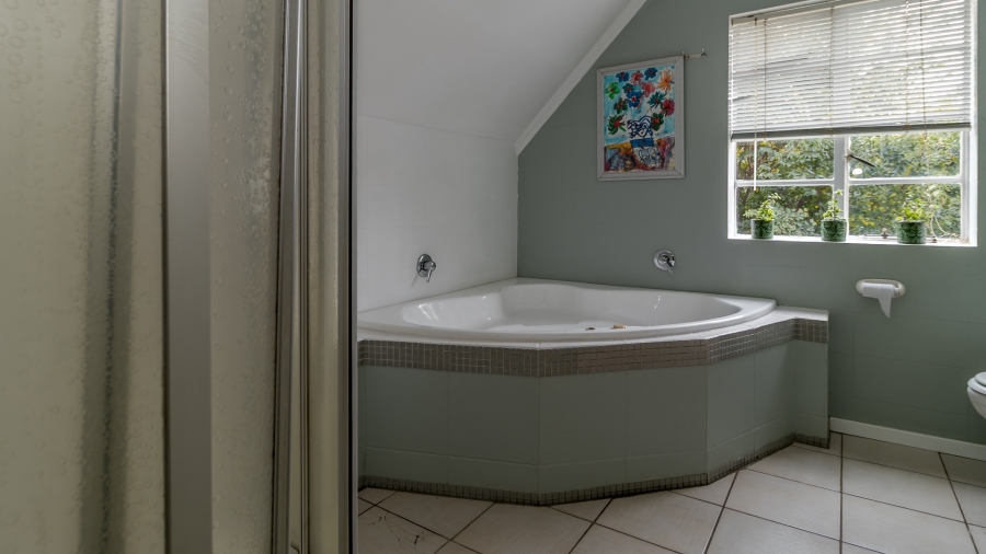 6 Bedroom Property for Sale in Linden Gauteng