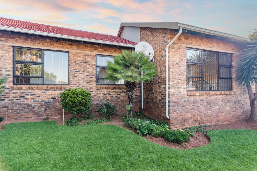 3 Bedroom Property for Sale in Rangeview Gauteng