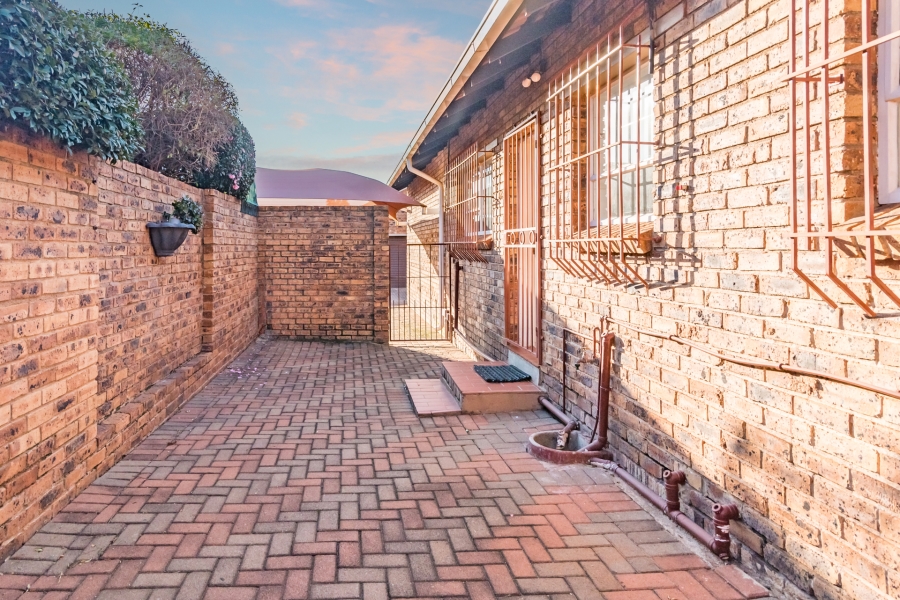 3 Bedroom Property for Sale in Rangeview Gauteng