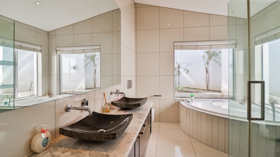 5 Bedroom Property for Sale in River Club Gauteng