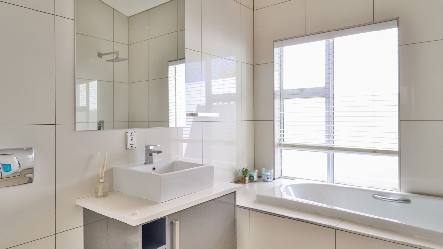 5 Bedroom Property for Sale in River Club Gauteng