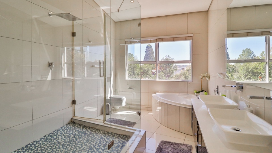 5 Bedroom Property for Sale in River Club Gauteng