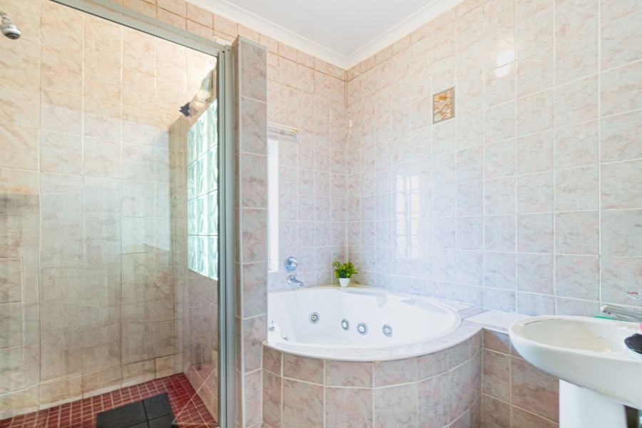 4 Bedroom Property for Sale in Greenside Gauteng