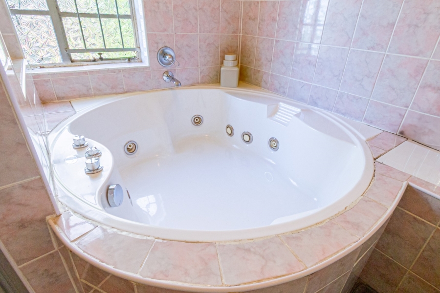 4 Bedroom Property for Sale in Greenside Gauteng