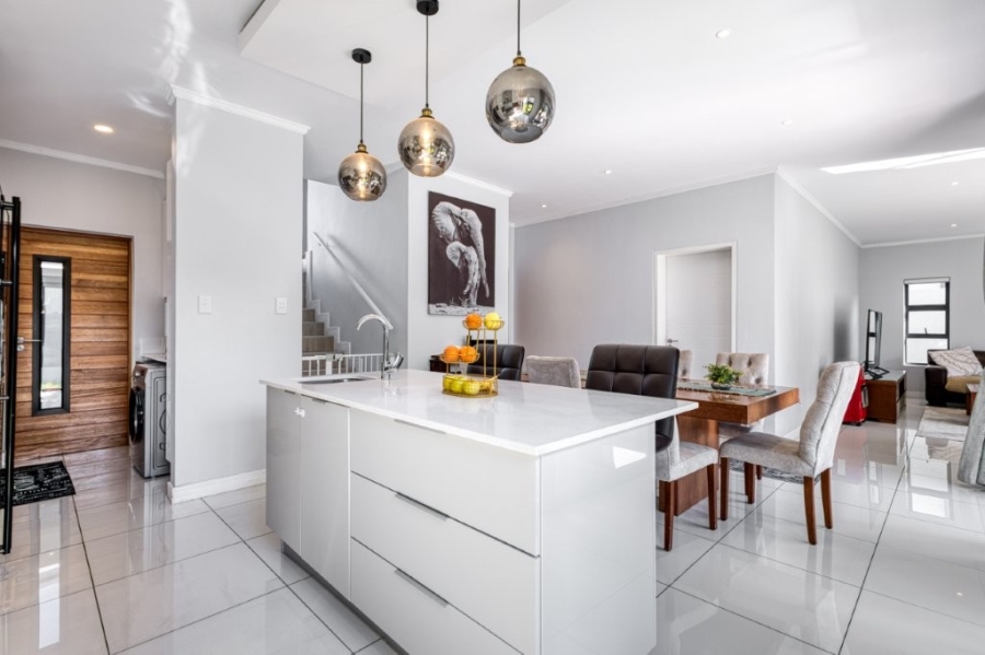 3 Bedroom Property for Sale in Lonehill Gauteng