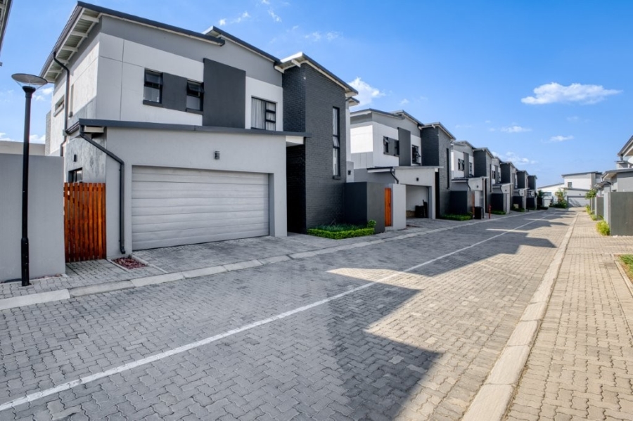 3 Bedroom Property for Sale in Lonehill Gauteng