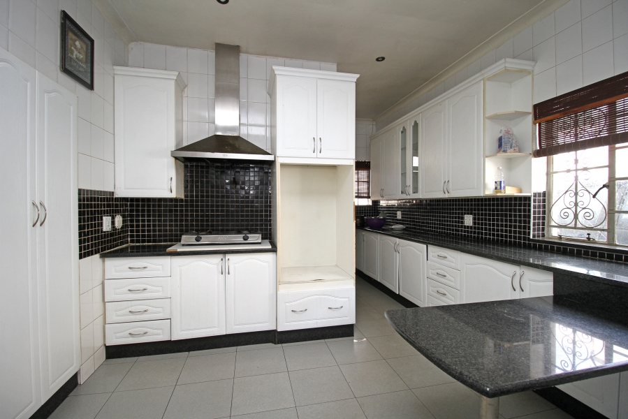 5 Bedroom Property for Sale in Orange Grove Gauteng