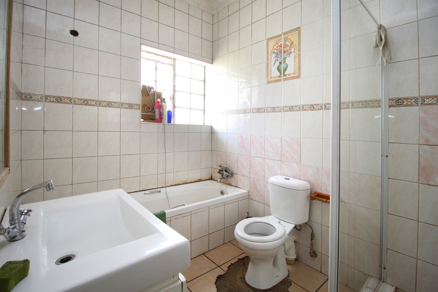 5 Bedroom Property for Sale in Orange Grove Gauteng