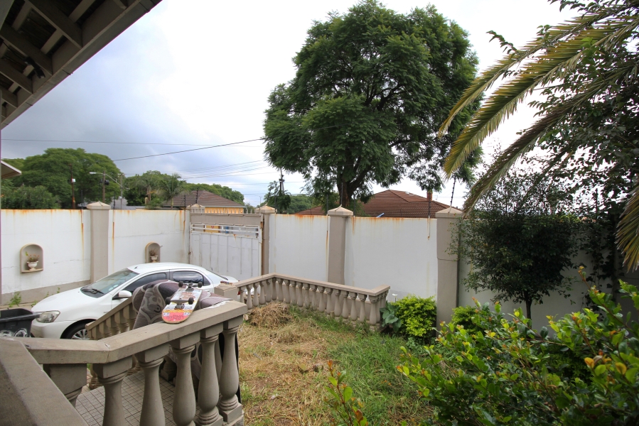 5 Bedroom Property for Sale in Orange Grove Gauteng