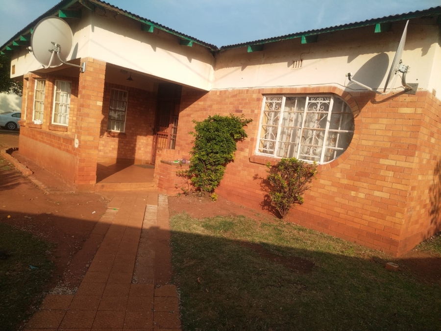 4 Bedroom Property for Sale in Westonaria Gauteng