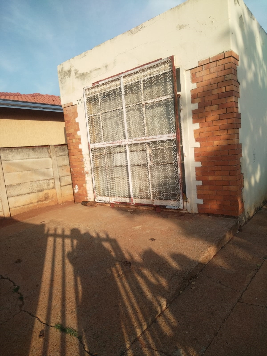 4 Bedroom Property for Sale in Westonaria Gauteng