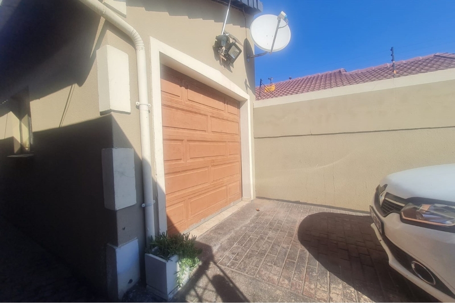 To Let 3 Bedroom Property for Rent in Roodekop Gauteng