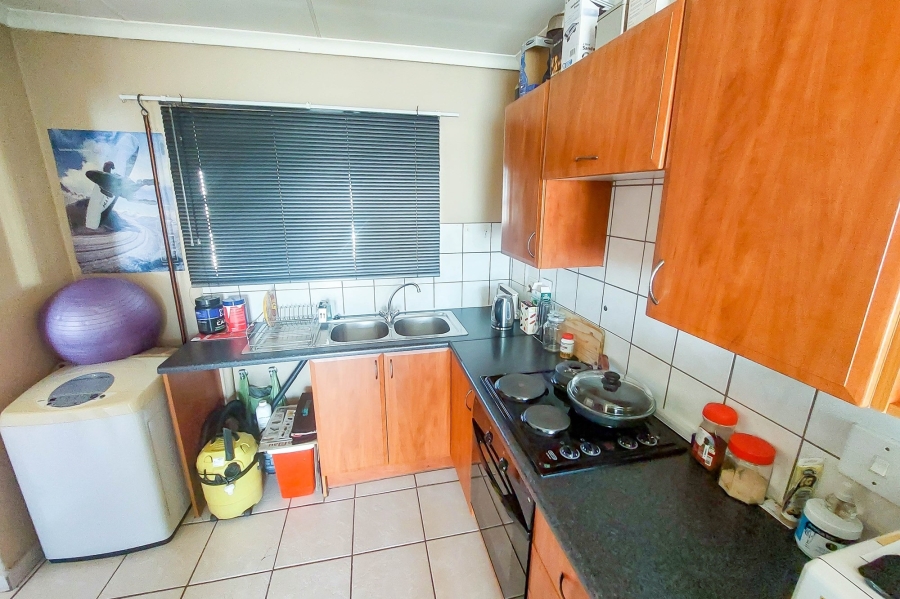 1 Bedroom Property for Sale in Rooihuiskraal North Gauteng