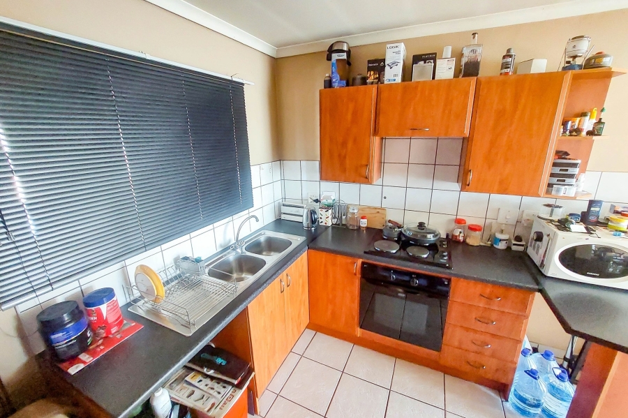 1 Bedroom Property for Sale in Rooihuiskraal North Gauteng