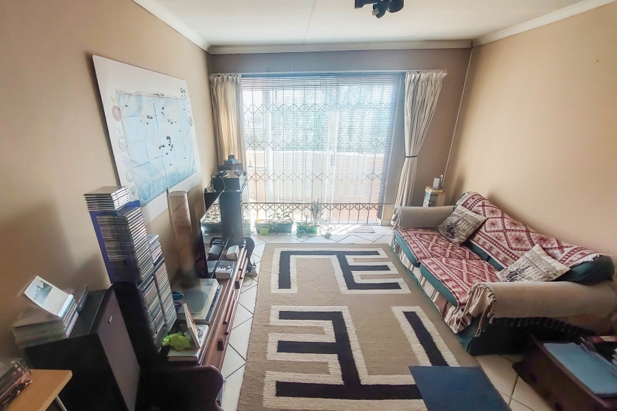 1 Bedroom Property for Sale in Rooihuiskraal North Gauteng