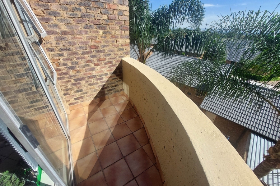 1 Bedroom Property for Sale in Rooihuiskraal North Gauteng