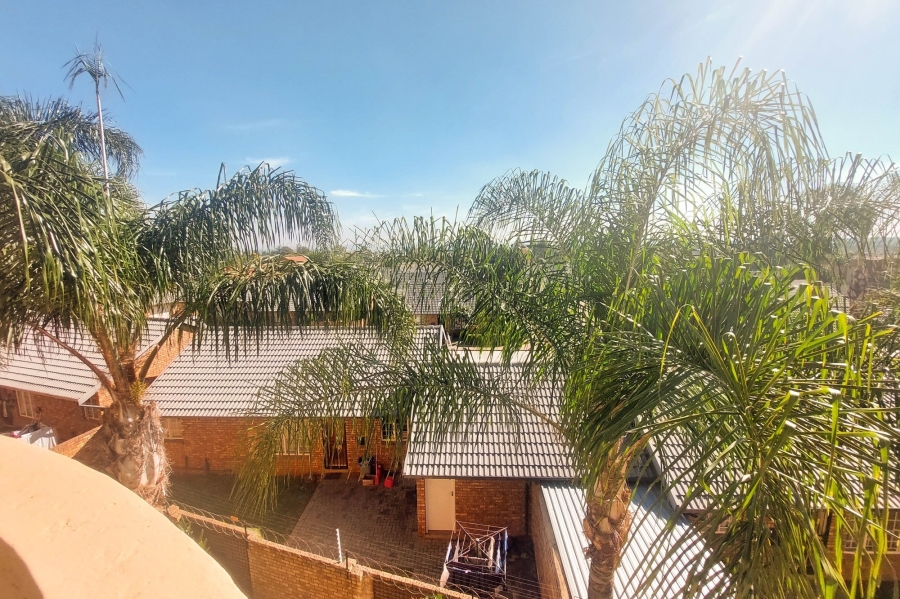 1 Bedroom Property for Sale in Rooihuiskraal North Gauteng