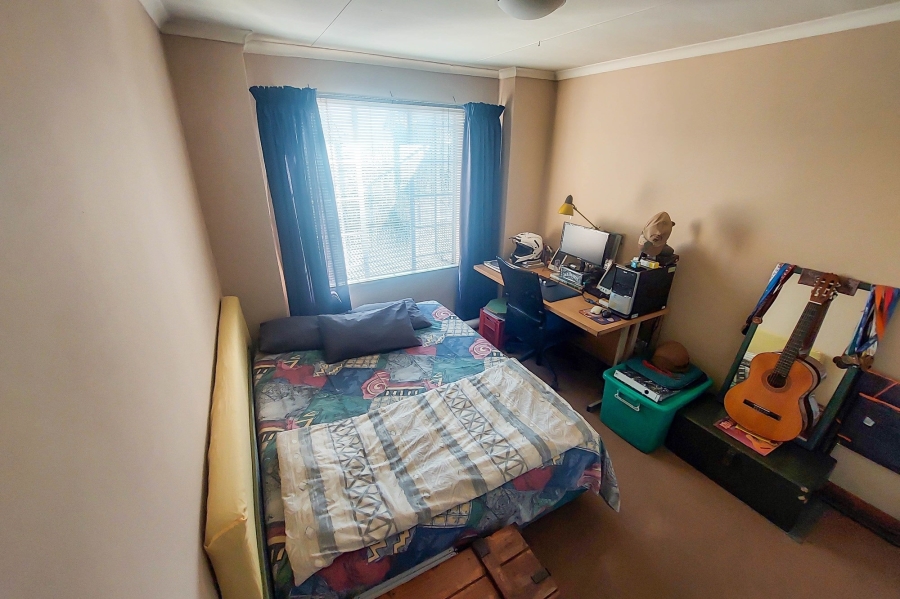 1 Bedroom Property for Sale in Rooihuiskraal North Gauteng