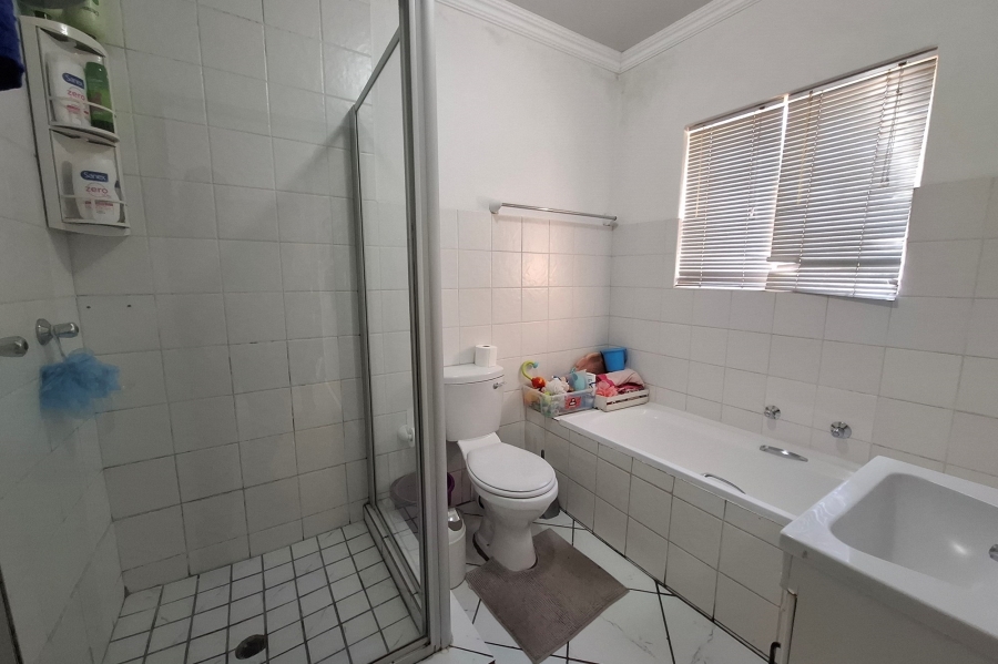 2 Bedroom Property for Sale in Wilgeheuwel Gauteng