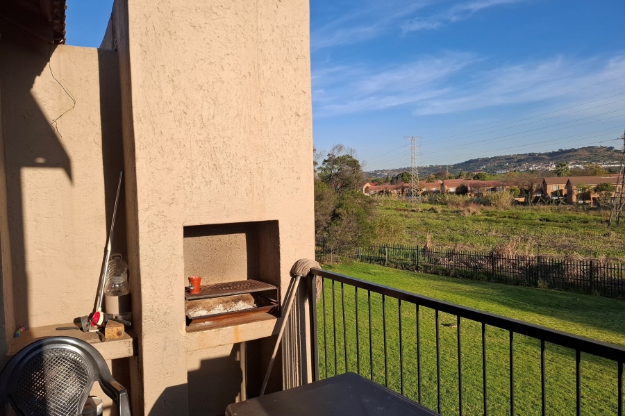 2 Bedroom Property for Sale in Wilgeheuwel Gauteng