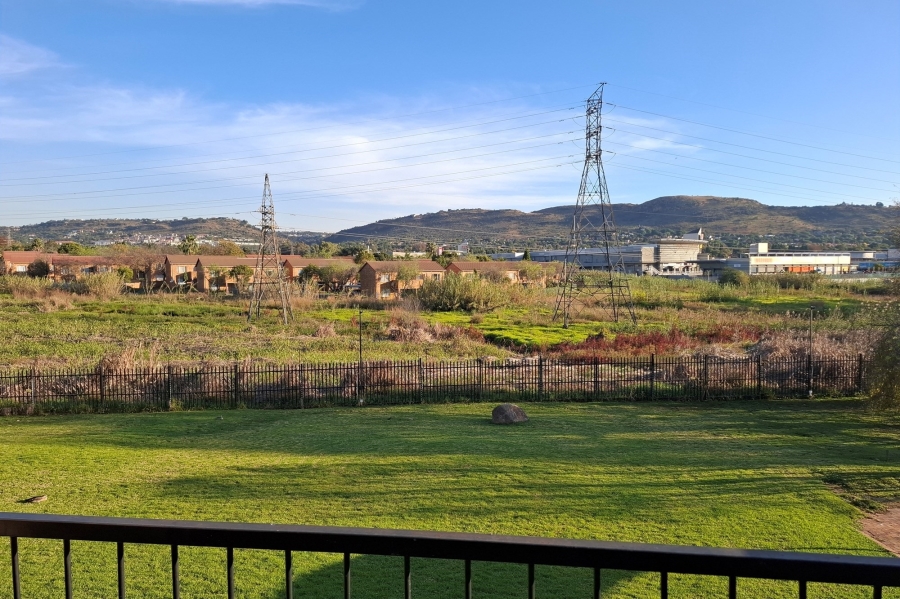 2 Bedroom Property for Sale in Wilgeheuwel Gauteng