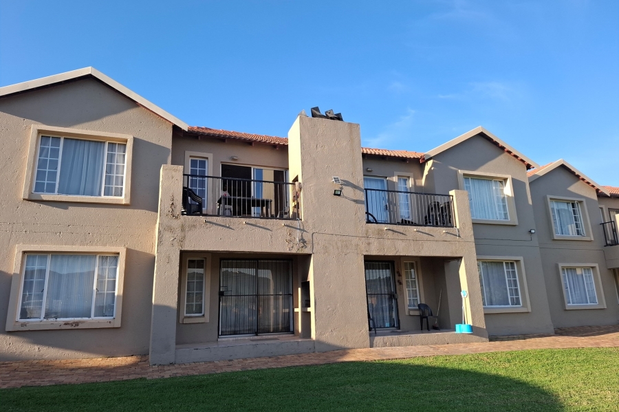 2 Bedroom Property for Sale in Wilgeheuwel Gauteng