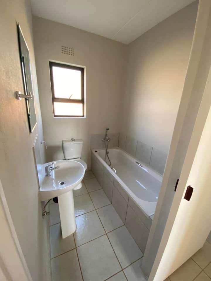 To Let 3 Bedroom Property for Rent in Kenleaf Gauteng