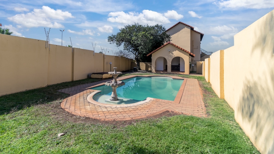 2 Bedroom Property for Sale in Sundowner Gauteng