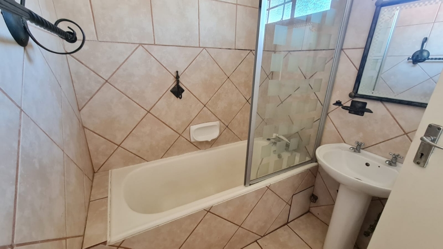 To Let 2 Bedroom Property for Rent in Dalview Gauteng