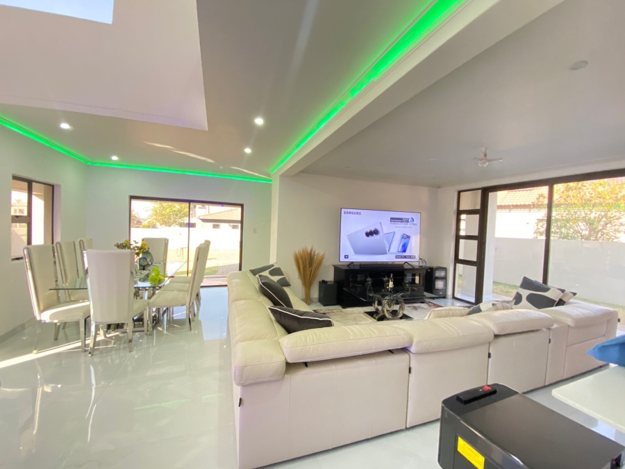 To Let 5 Bedroom Property for Rent in Monavoni Gauteng