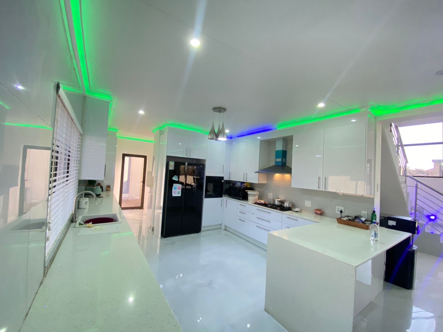 To Let 5 Bedroom Property for Rent in Monavoni Gauteng