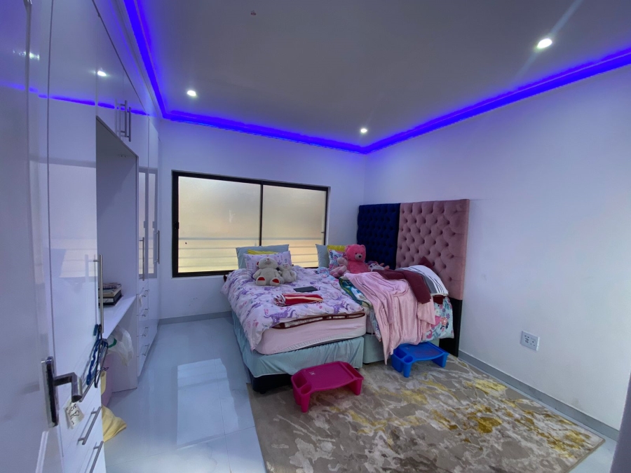 To Let 5 Bedroom Property for Rent in Monavoni Gauteng