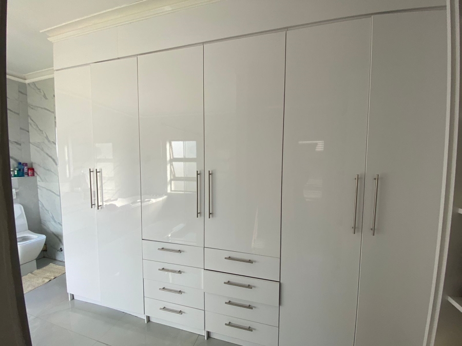 To Let 5 Bedroom Property for Rent in Monavoni Gauteng