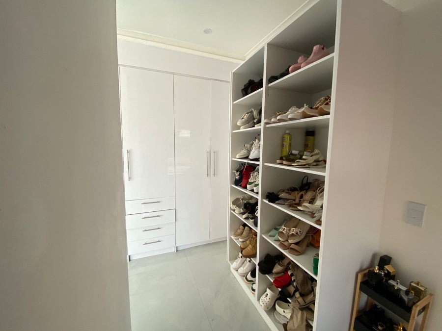 To Let 5 Bedroom Property for Rent in Monavoni Gauteng