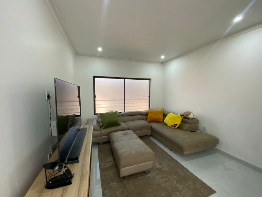 To Let 5 Bedroom Property for Rent in Monavoni Gauteng