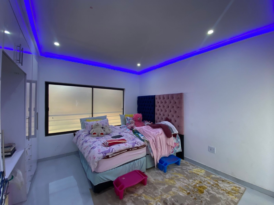 To Let 5 Bedroom Property for Rent in Monavoni Gauteng