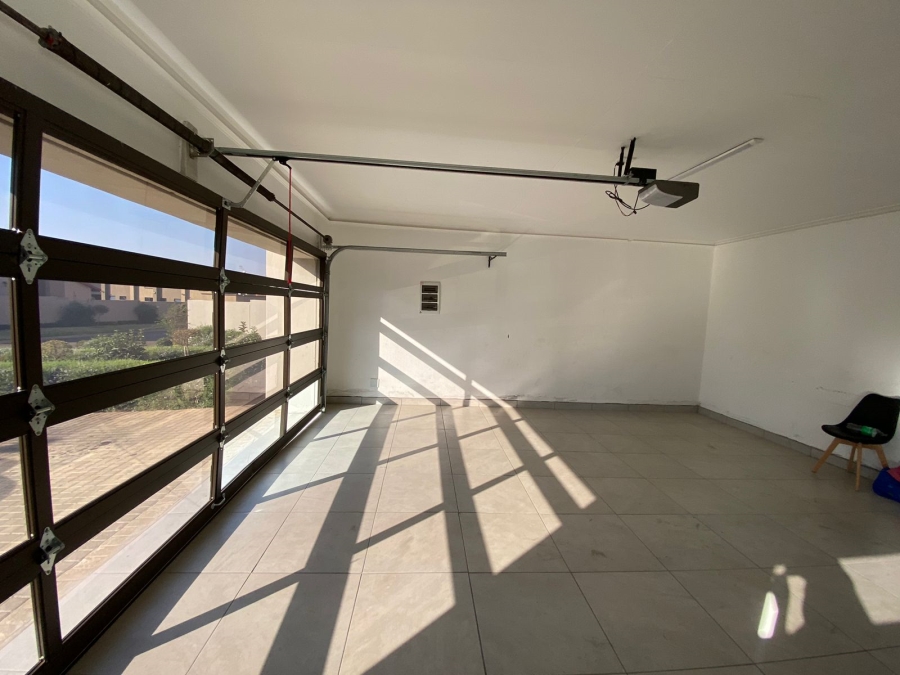 To Let 5 Bedroom Property for Rent in Monavoni Gauteng