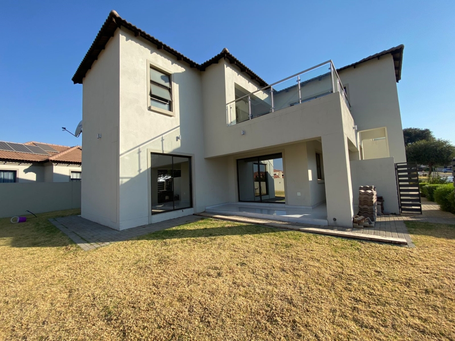 To Let 5 Bedroom Property for Rent in Monavoni Gauteng