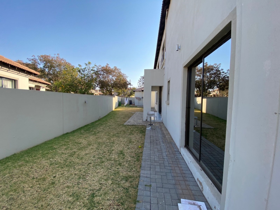 To Let 5 Bedroom Property for Rent in Monavoni Gauteng