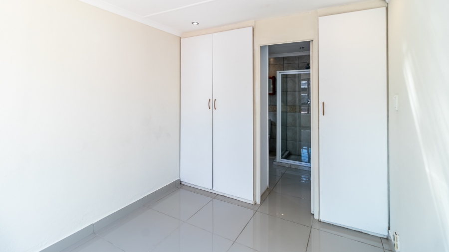 To Let 2 Bedroom Property for Rent in Vorna Valley Gauteng