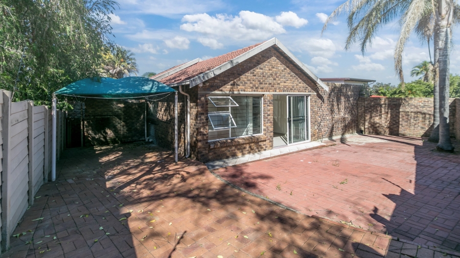 To Let 2 Bedroom Property for Rent in Vorna Valley Gauteng