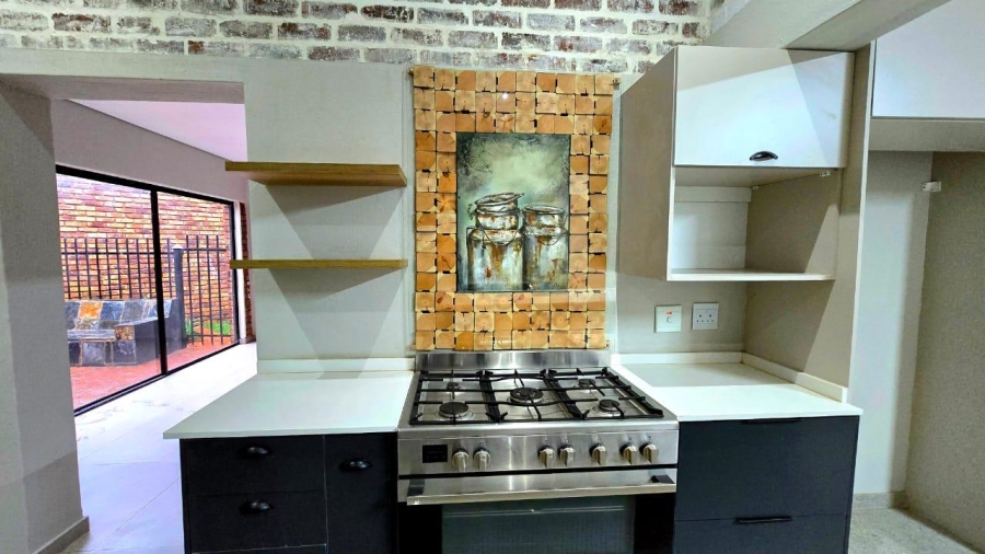 4 Bedroom Property for Sale in Garsfontein Gauteng