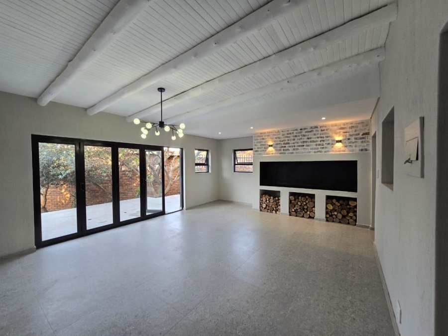 4 Bedroom Property for Sale in Garsfontein Gauteng